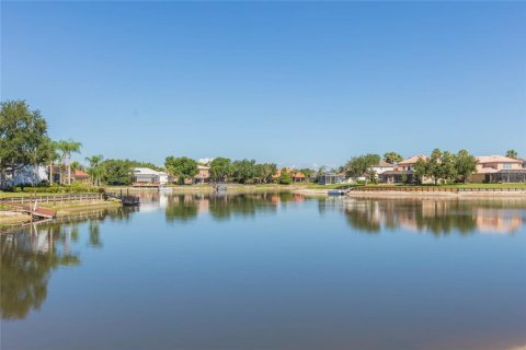 Casa en venta en Tampa, Florida, 5 dormitorios, 276.76 m2 № 2208760 - foto 2