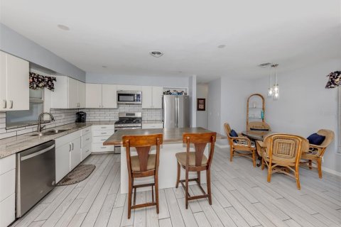 House in Venice, Florida 2 bedrooms, 119.29 sq.m. № 1829125 - photo 9