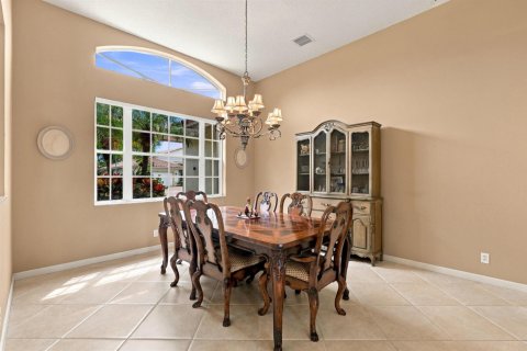 House in Boynton Beach, Florida 3 bedrooms, 235.41 sq.m. № 2385356 - photo 12
