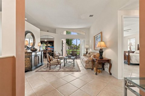 House in Boynton Beach, Florida 3 bedrooms, 235.41 sq.m. № 2385356 - photo 6