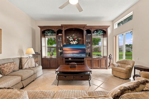 House in Boynton Beach, Florida 3 bedrooms, 235.41 sq.m. № 2385356 - photo 15