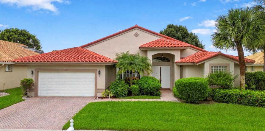 House in Boynton Beach, Florida 3 bedrooms, 235.41 sq.m. № 2385356