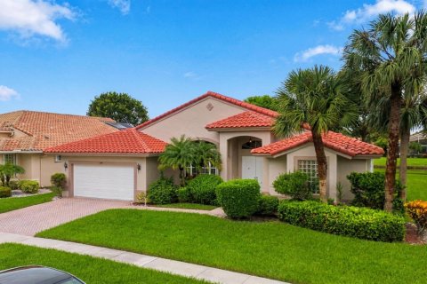 House in Boynton Beach, Florida 3 bedrooms, 235.41 sq.m. № 2385356 - photo 2