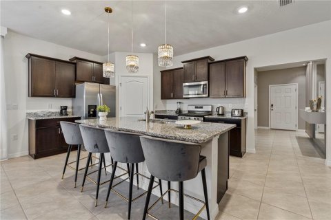 House in Davenport, Florida 6 bedrooms, 303.14 sq.m. № 1842100 - photo 28