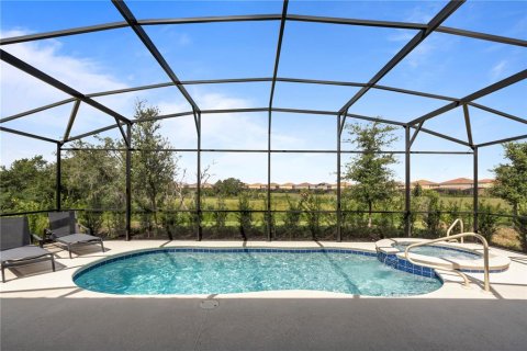 House in Davenport, Florida 6 bedrooms, 303.14 sq.m. № 1842100 - photo 4
