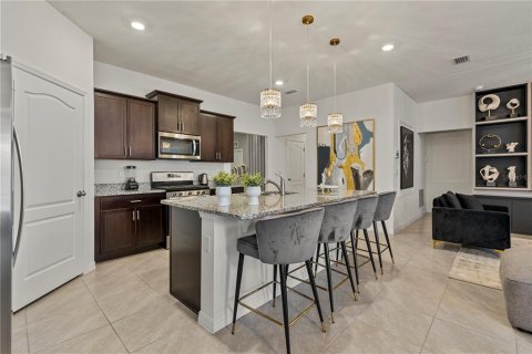 House in Davenport, Florida 6 bedrooms, 303.14 sq.m. № 1842100 - photo 30