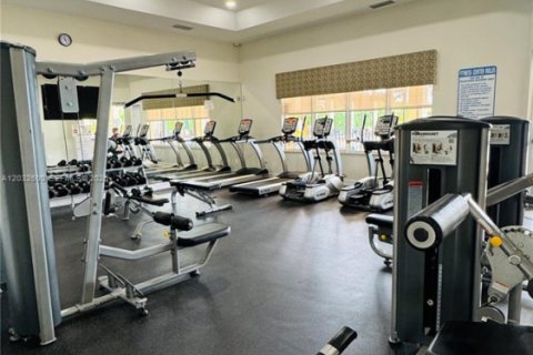 Adosado en venta en Hialeah, Florida, 4 dormitorios, 172.98 m2 № 2146519 - foto 27