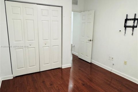 Adosado en venta en Hialeah, Florida, 4 dormitorios, 172.98 m2 № 2146519 - foto 24