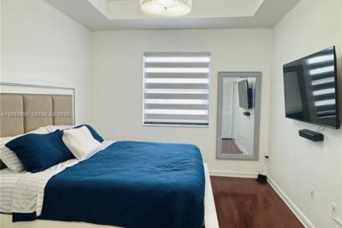Adosado en venta en Hialeah, Florida, 4 dormitorios, 172.98 m2 № 2146519 - foto 11