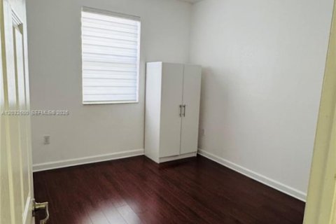 Adosado en venta en Hialeah, Florida, 4 dormitorios, 172.98 m2 № 2146519 - foto 15