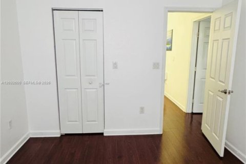 Adosado en venta en Hialeah, Florida, 4 dormitorios, 172.98 m2 № 2146519 - foto 16