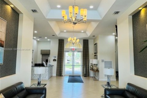Adosado en venta en Hialeah, Florida, 4 dormitorios, 172.98 m2 № 2146519 - foto 26