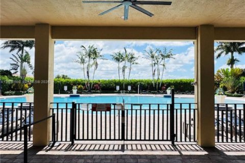 Adosado en venta en Hialeah, Florida, 4 dormitorios, 172.98 m2 № 2146519 - foto 29