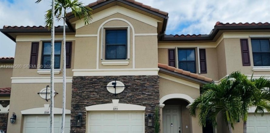 Adosado en Hialeah, Florida 4 dormitorios, 172.98 m2 № 2146519