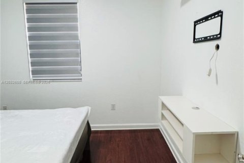 Adosado en venta en Hialeah, Florida, 4 dormitorios, 172.98 m2 № 2146519 - foto 18