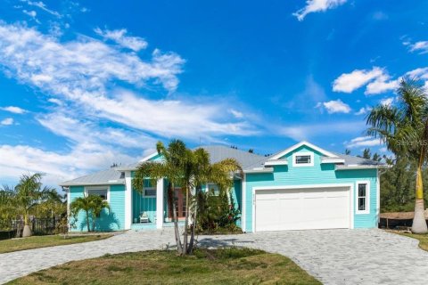 Casa en venta en Port Charlotte, Florida, 3 dormitorios, 210.42 m2 № 1657684 - foto 1