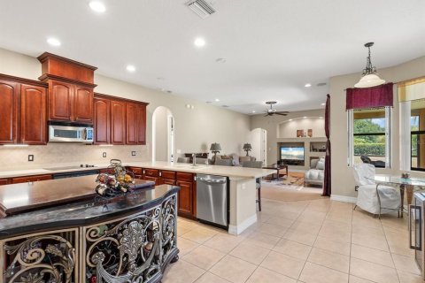 Villa ou maison à vendre à Land O' Lakes, Floride: 4 chambres, 239.04 m2 № 2223383 - photo 2