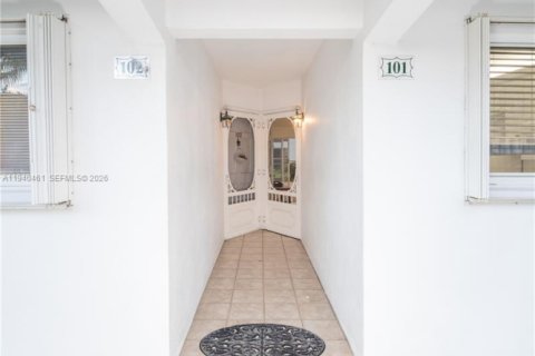 Condo in Tequesta, Florida, 2 bedrooms  № 2002957 - photo 4