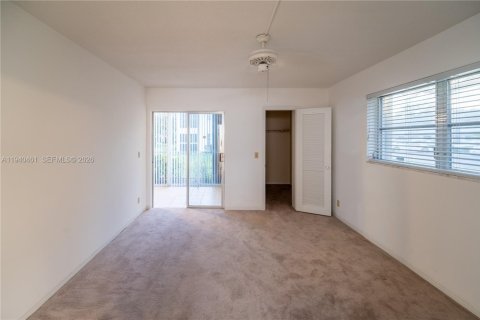 Condo in Tequesta, Florida, 2 bedrooms  № 2002957 - photo 11