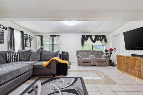 Villa ou maison à vendre à Deltona, Floride: 3 chambres, 161.56 m2 № 2302294 - photo 13