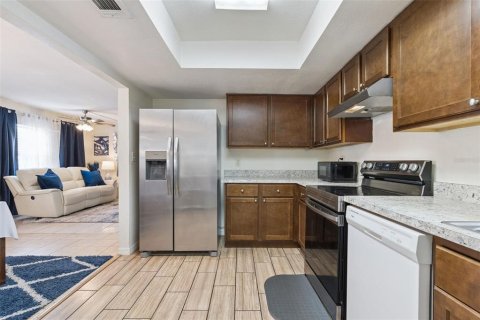 Villa ou maison à vendre à Deltona, Floride: 3 chambres, 161.56 m2 № 2302294 - photo 10