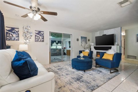 Villa ou maison à vendre à Deltona, Floride: 3 chambres, 161.56 m2 № 2302294 - photo 4