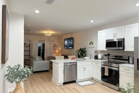 Duplex in Port Charlotte, Florida 6 bedrooms, 215.9 sq.m. № 1757221 - photo 9
