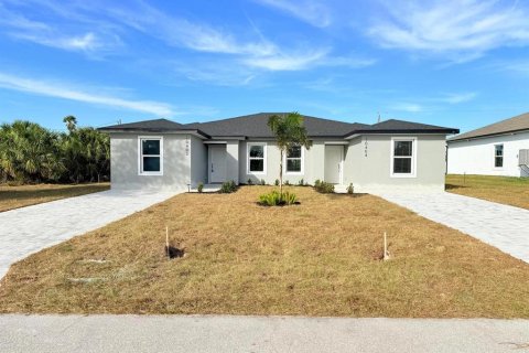 Duplex in Port Charlotte, Florida 6 bedrooms, 215.9 sq.m. № 1757221 - photo 1