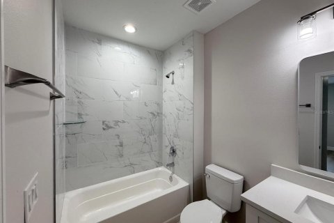 Duplex in Port Charlotte, Florida 6 bedrooms, 215.9 sq.m. № 1757221 - photo 28
