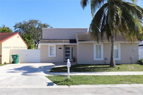 Casa en Miami, Florida 3 dormitorios, 108.7 m2 № 2030749
