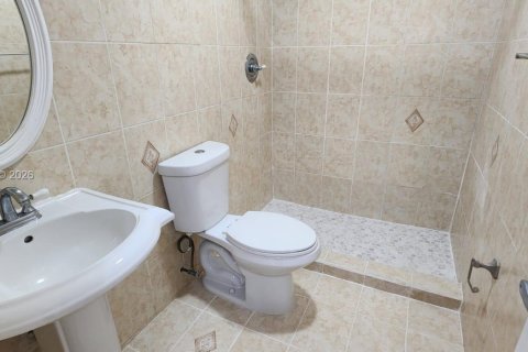 Casa en alquiler en Miami, Florida, 3 dormitorios, 108.7 m2 № 2030749 - foto 17