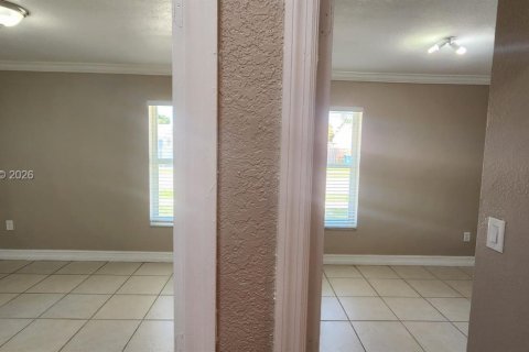 Casa en alquiler en Miami, Florida, 3 dormitorios, 108.7 m2 № 2030749 - foto 13