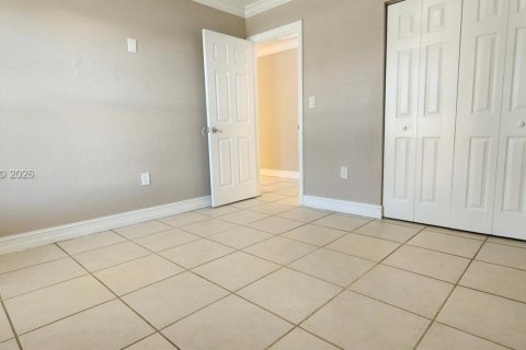 Casa en alquiler en Miami, Florida, 3 dormitorios, 108.7 m2 № 2030749 - foto 11