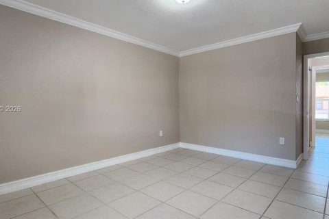 Casa en alquiler en Miami, Florida, 3 dormitorios, 108.7 m2 № 2030749 - foto 16