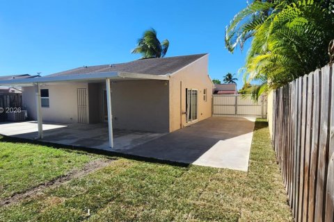 Casa en alquiler en Miami, Florida, 3 dormitorios, 108.7 m2 № 2030749 - foto 30