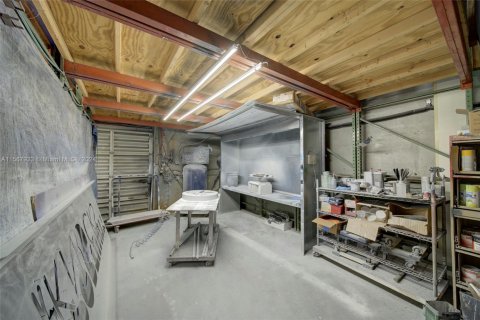 Commercial property in Opa-locka, Florida № 1985551 - photo 5