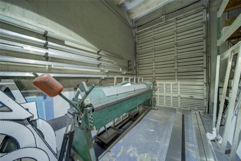 Commercial property in Opa-locka, Florida № 1985551 - photo 18