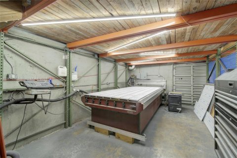 Commercial property in Opa-locka, Florida № 1985551 - photo 2