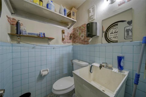 Commercial property in Opa-locka, Florida № 1985551 - photo 19