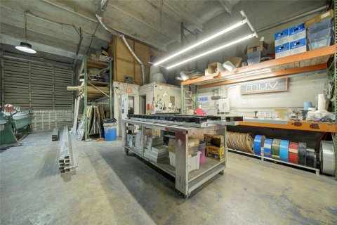 Commercial property in Opa-locka, Florida № 1985551 - photo 8