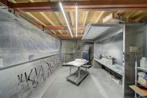 Commercial property in Opa-locka, Florida № 1985551 - photo 6