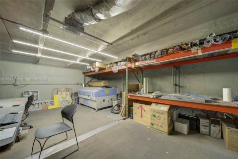 Commercial property in Opa-locka, Florida № 1985551 - photo 14