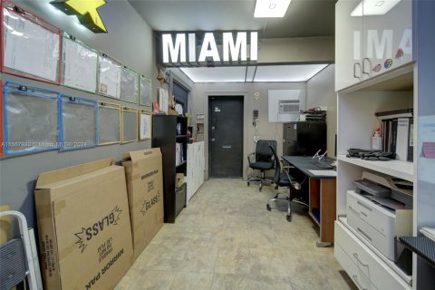 Commercial property in Opa-locka, Florida № 1985551 - photo 21