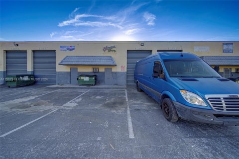 Commercial property in Opa-locka, Florida № 1985551 - photo 22