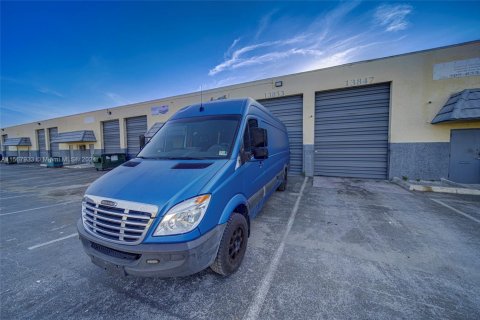 Commercial property in Opa-locka, Florida № 1985551 - photo 25