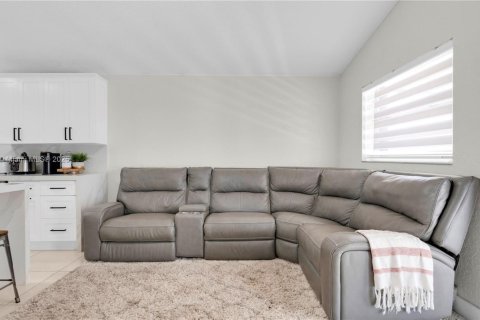 Casa en venta en Hialeah, Florida, 4 dormitorios, 128.11 m2 № 1943753 - foto 13
