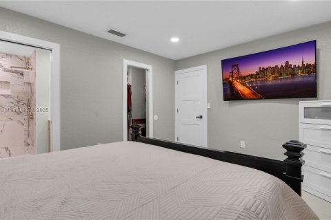 Casa en venta en Hialeah, Florida, 4 dormitorios, 128.11 m2 № 1943753 - foto 26