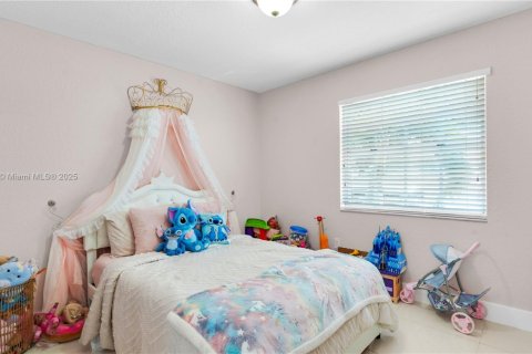 Casa en venta en Hialeah, Florida, 4 dormitorios, 128.11 m2 № 1943753 - foto 17