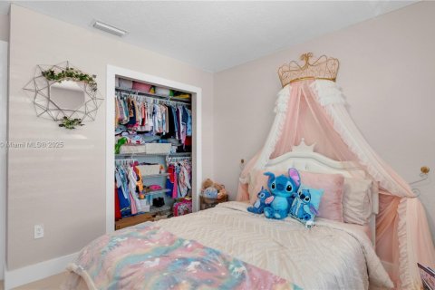 Casa en venta en Hialeah, Florida, 4 dormitorios, 128.11 m2 № 1943753 - foto 18