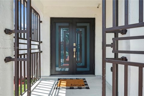 Casa en venta en Hialeah, Florida, 4 dormitorios, 128.11 m2 № 1943753 - foto 5